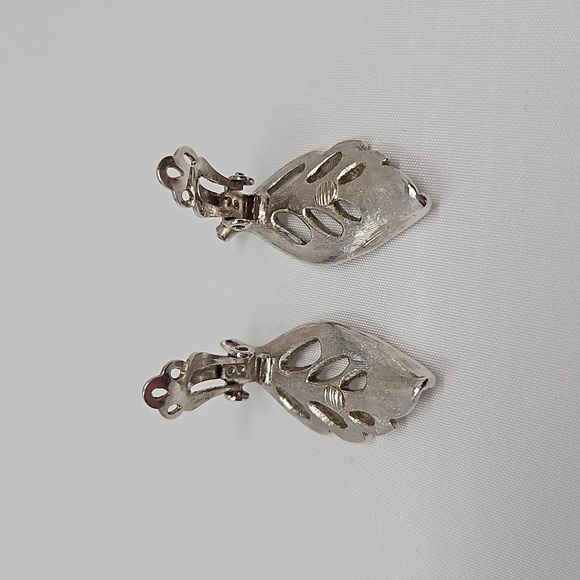 Vintage Silver Tone Leaf Earrings Clip Textured - Picture 4 of 8